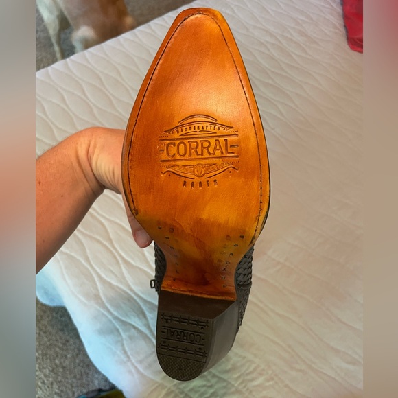 CORRAL BROWN PYTHON MAYRA BOOTS - BROWN size 7.5. - Picture 7 of 7